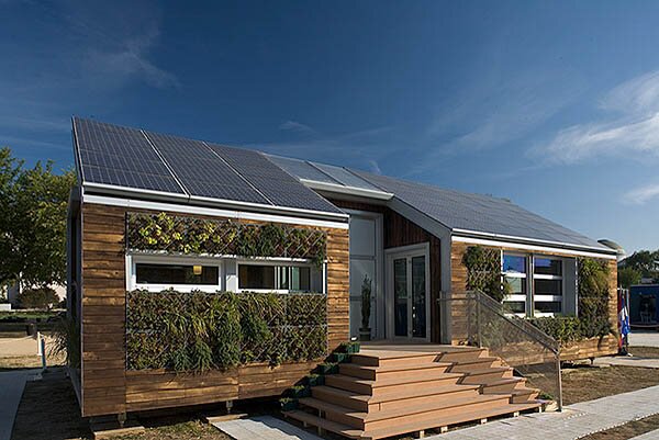 zero-energy-home-with-solar-panels